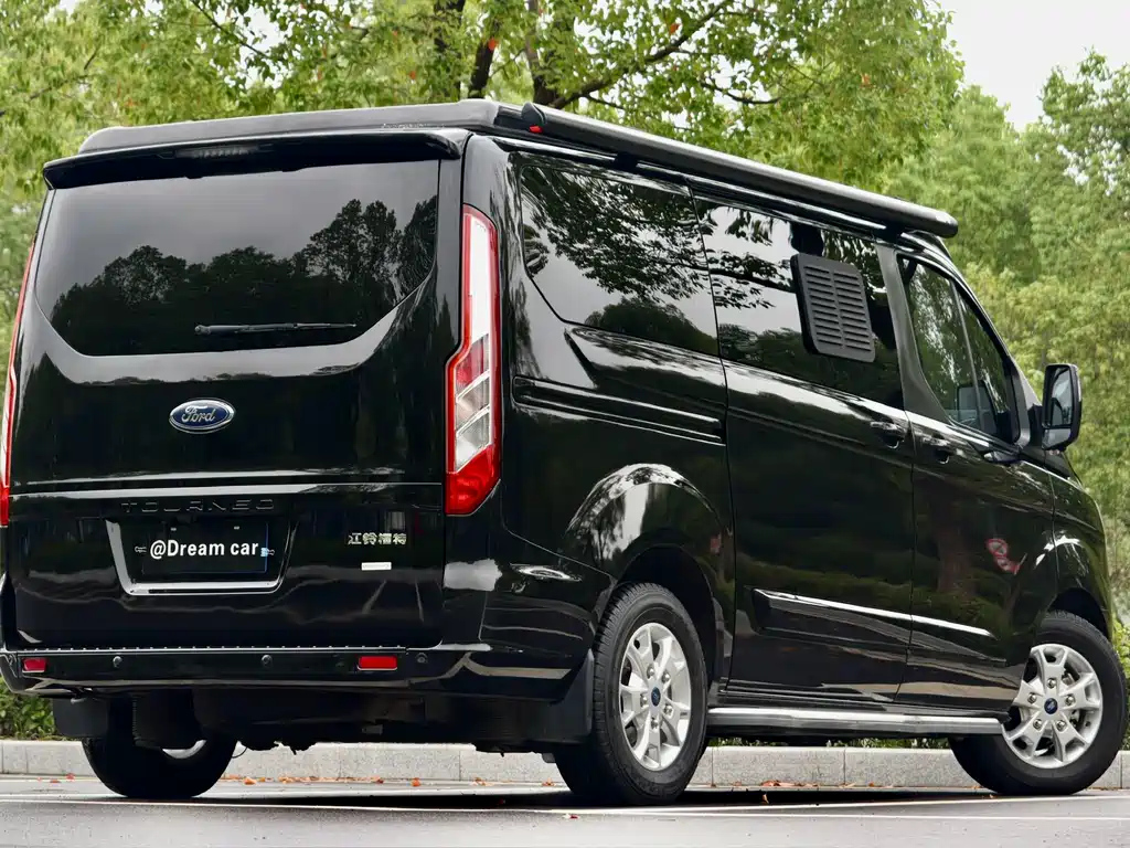 FORD TOUREO 2022