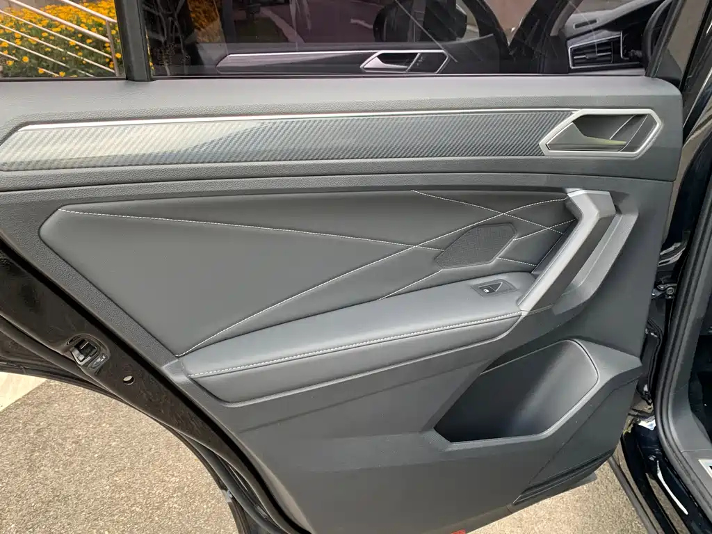 VOLKSWAGEN TIGUAN L 2023