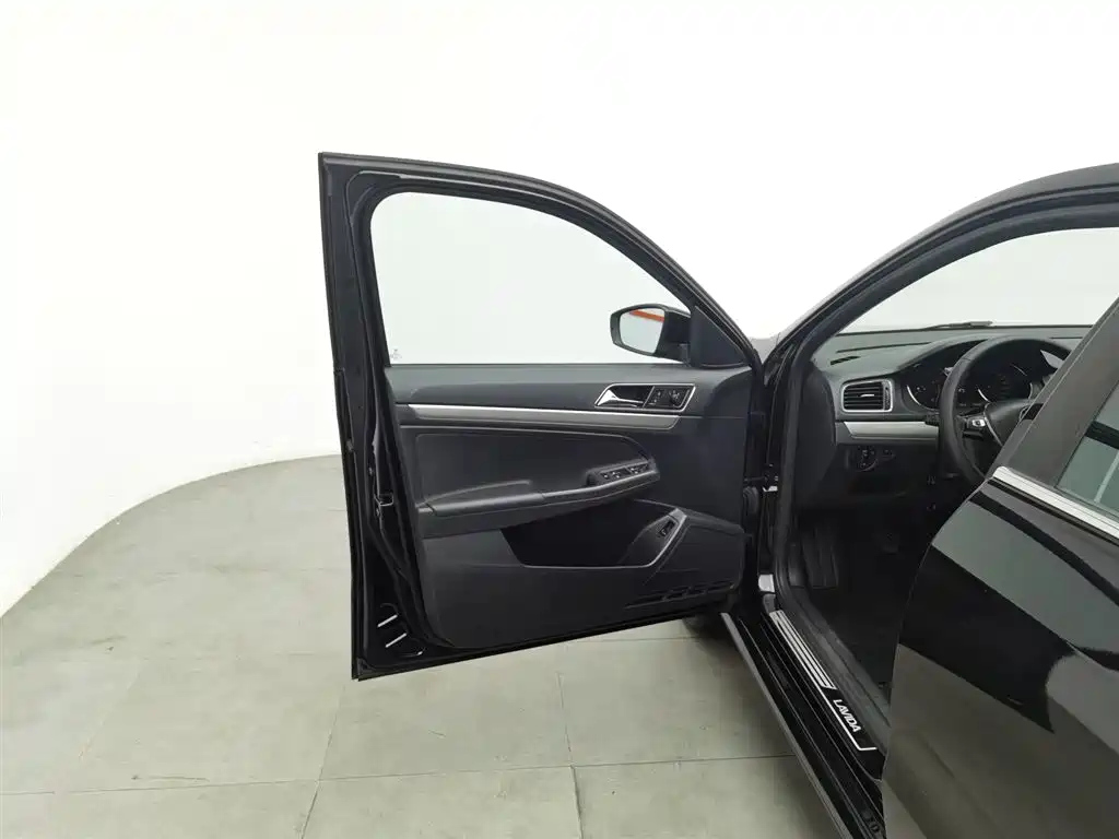 VOLKSWAGEN LAVIDA 2018