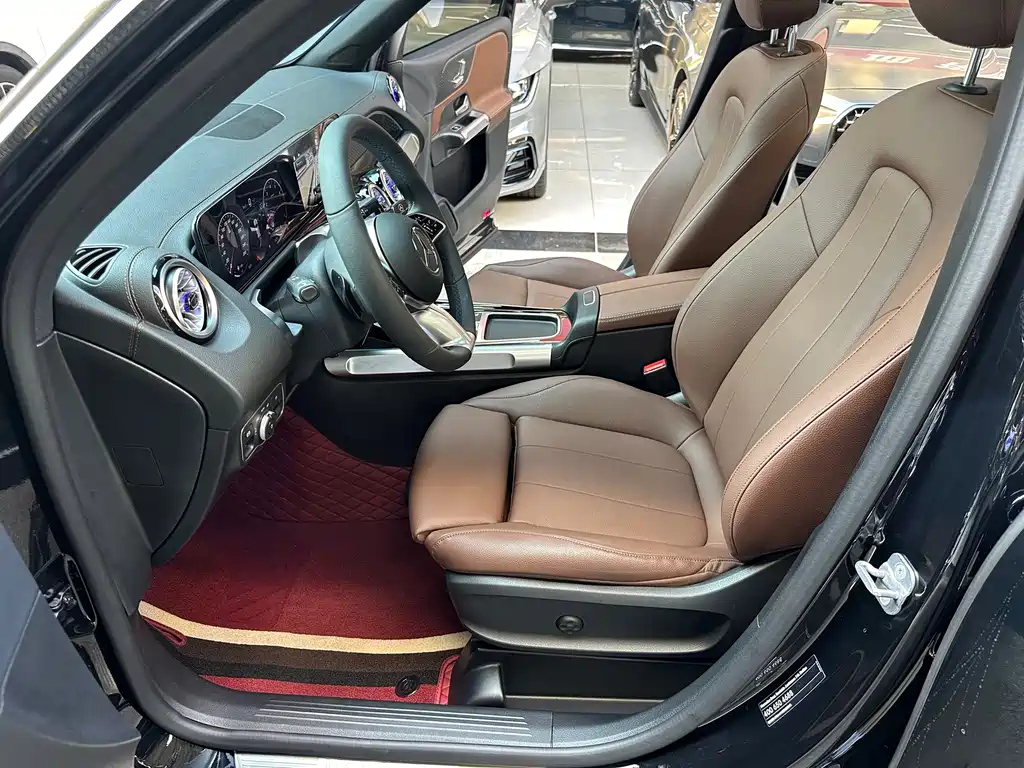 MERCEDES BENZ GLB 2024