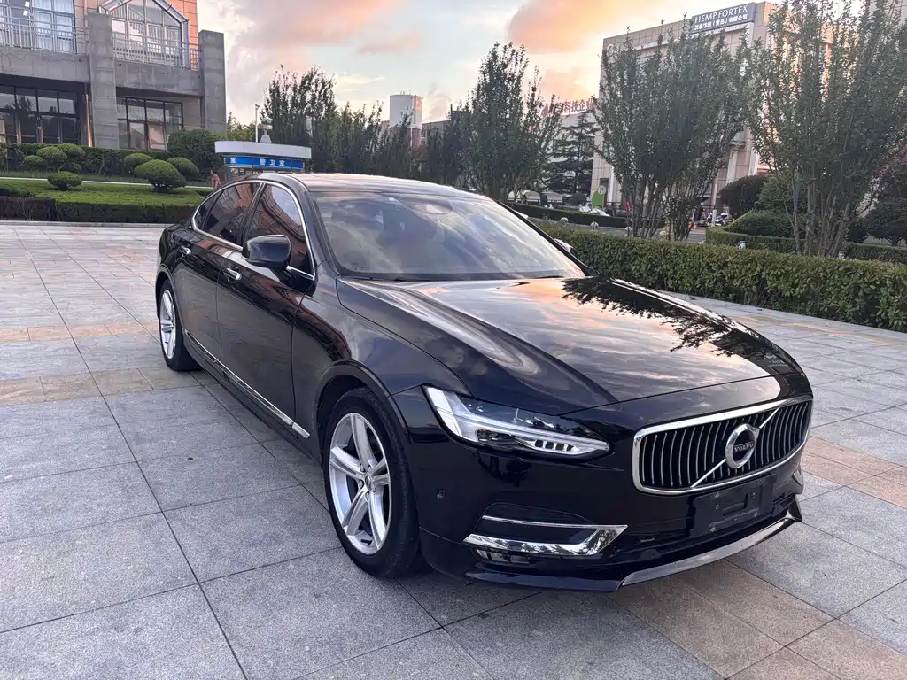 VOLVO S90 2019