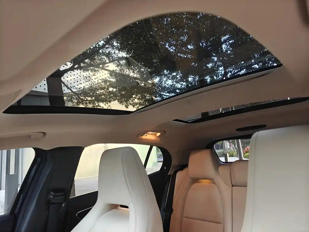 MERCEDES BENZ GLA 2021