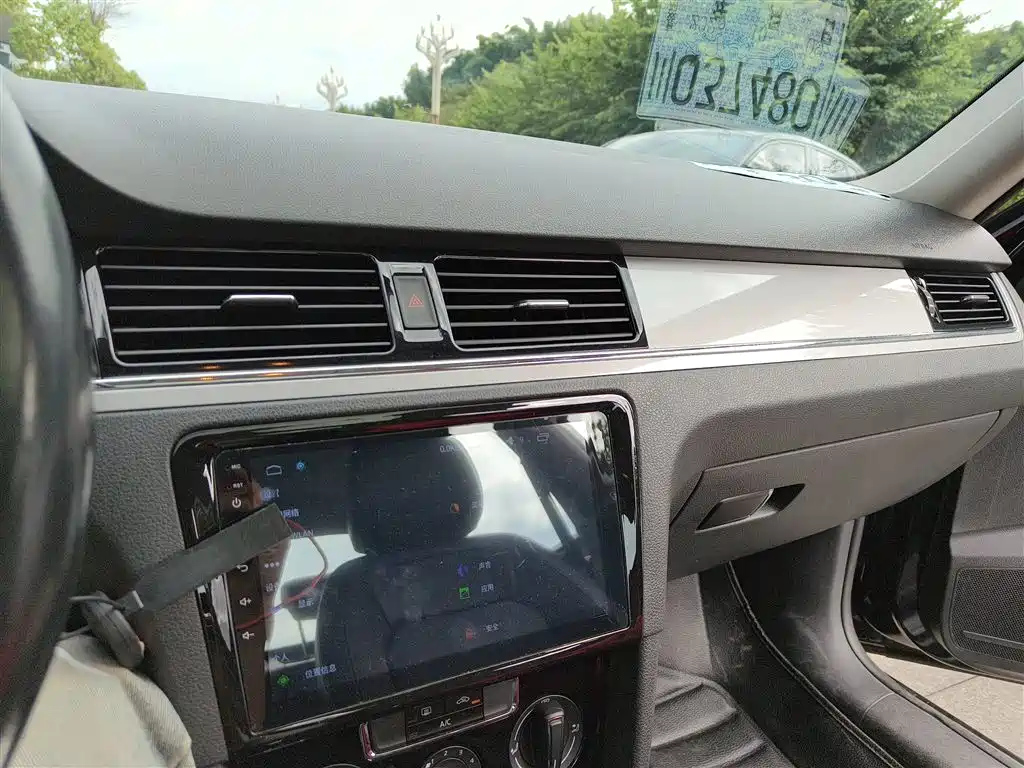 VOLKSWAGEN BORA 2015