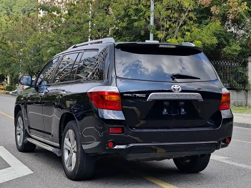 TOYOTA HIGHLANDER 2011