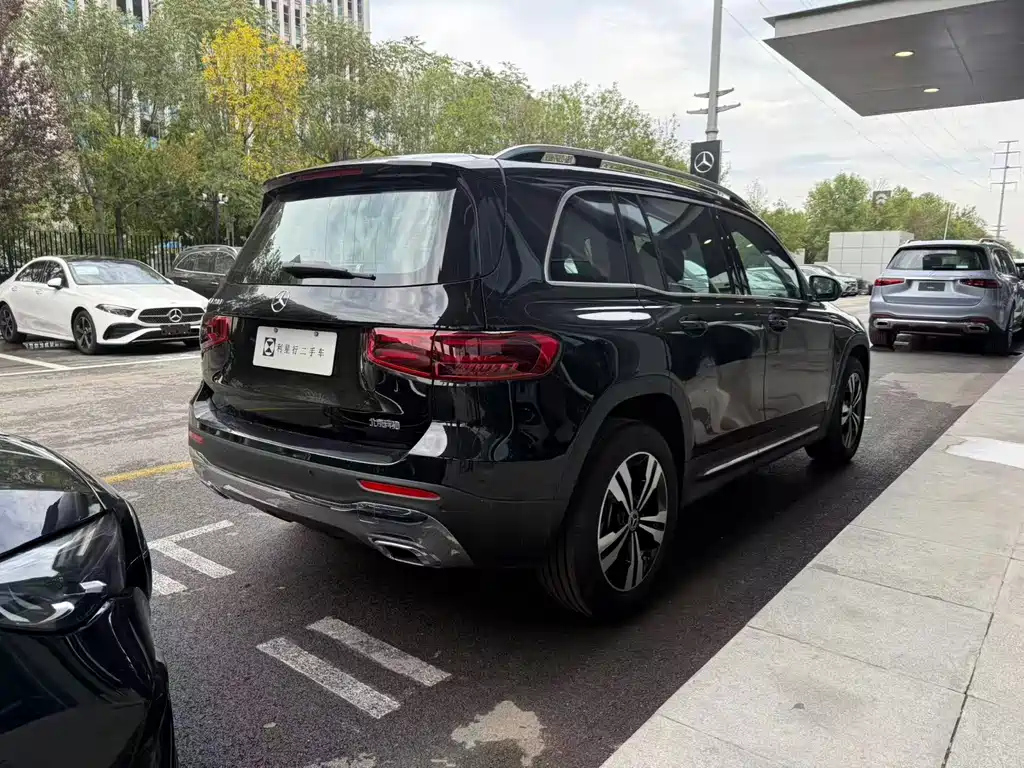 MERCEDES BENZ GLB 2024