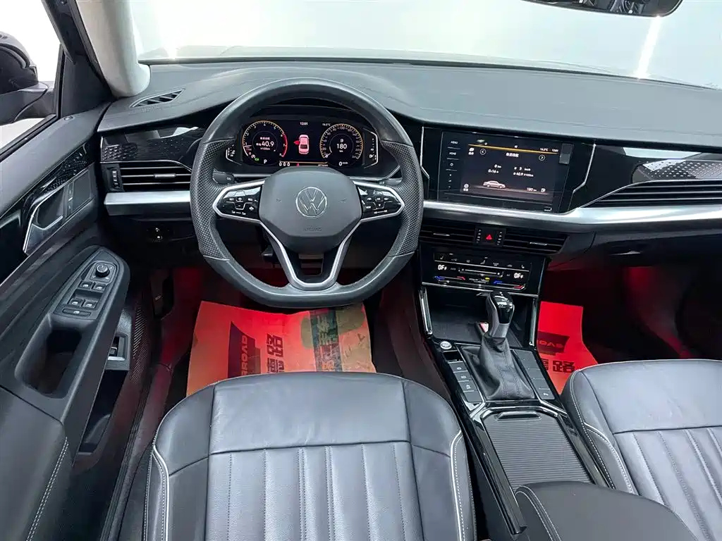 VOLKSWAGEN PASSAT 2023