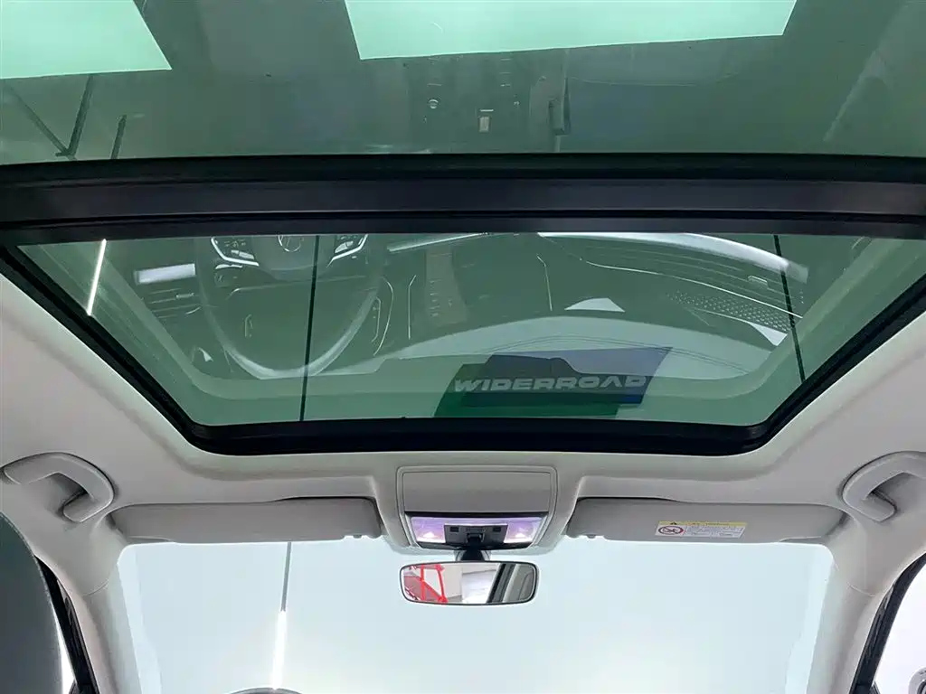 VOLKSWAGEN PASSAT 2023