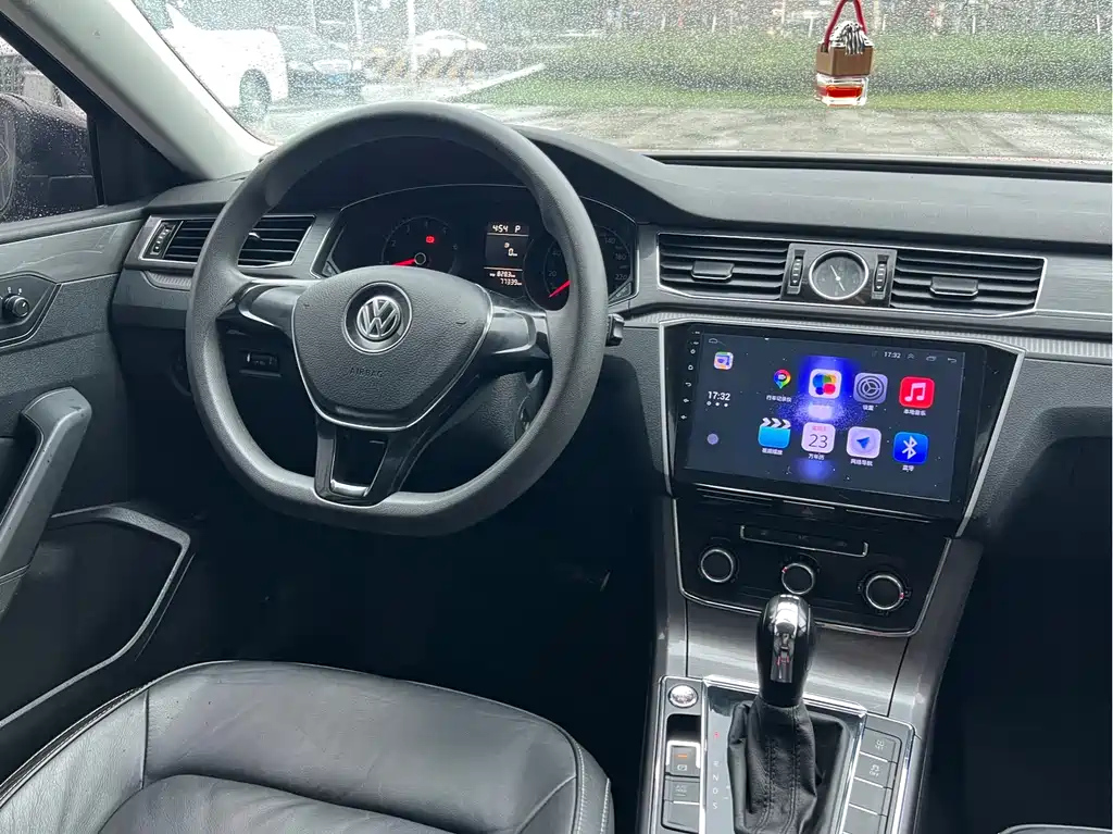 VOLKSWAGEN PASSAT 2017