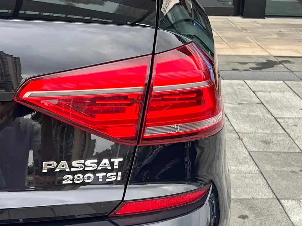 VOLKSWAGEN PASSAT 2017