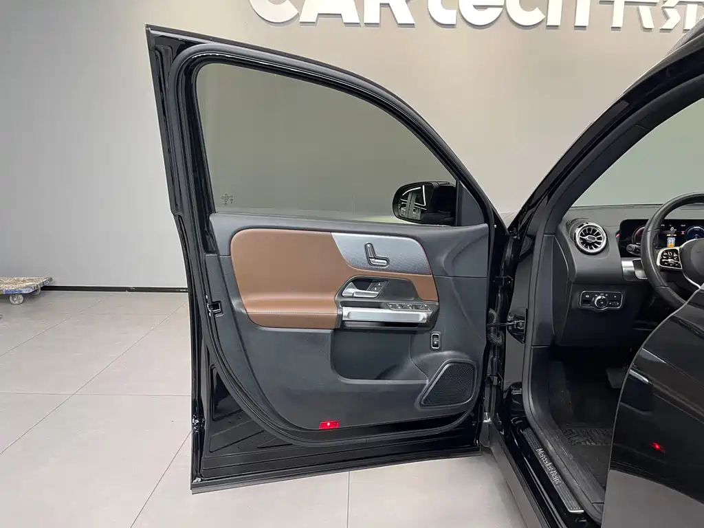 MERCEDES BENZ GLB 2021