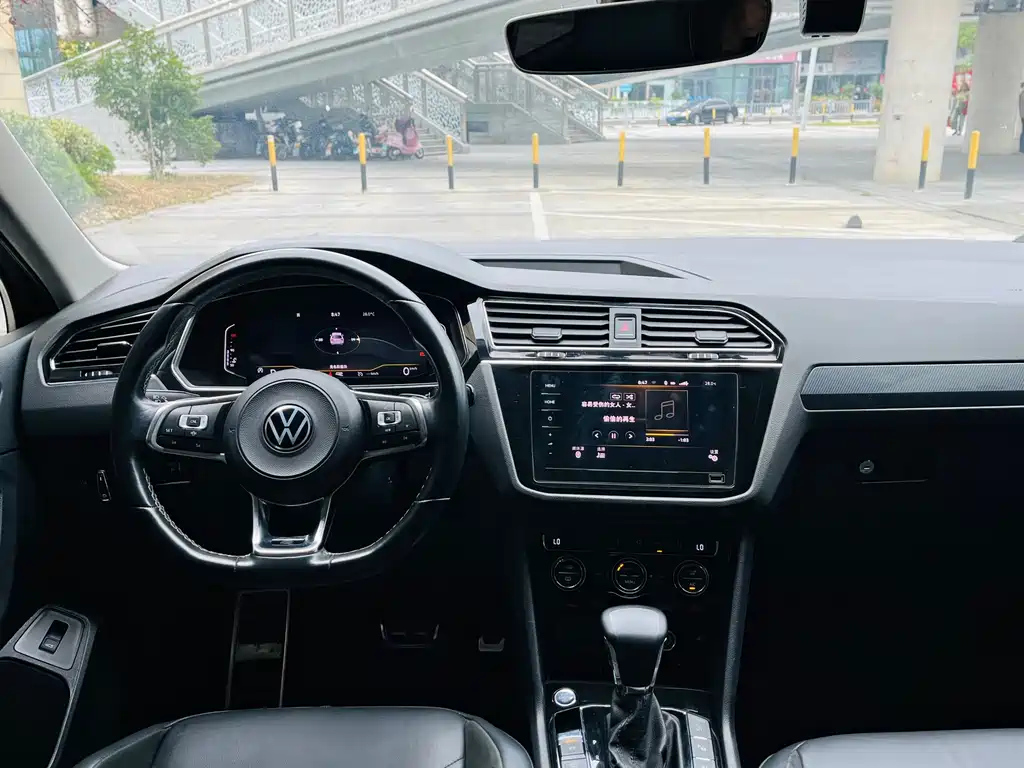 VOLKSWAGEN TIGUAN L 2021