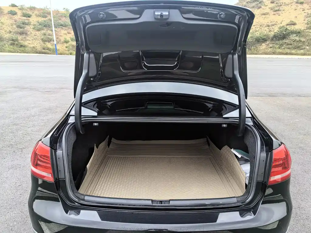 VOLKSWAGEN PASSAT 2014