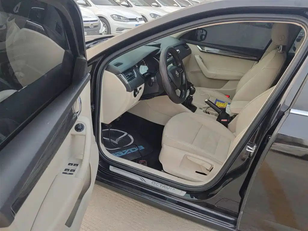 SKODA OCTAVIA 2015