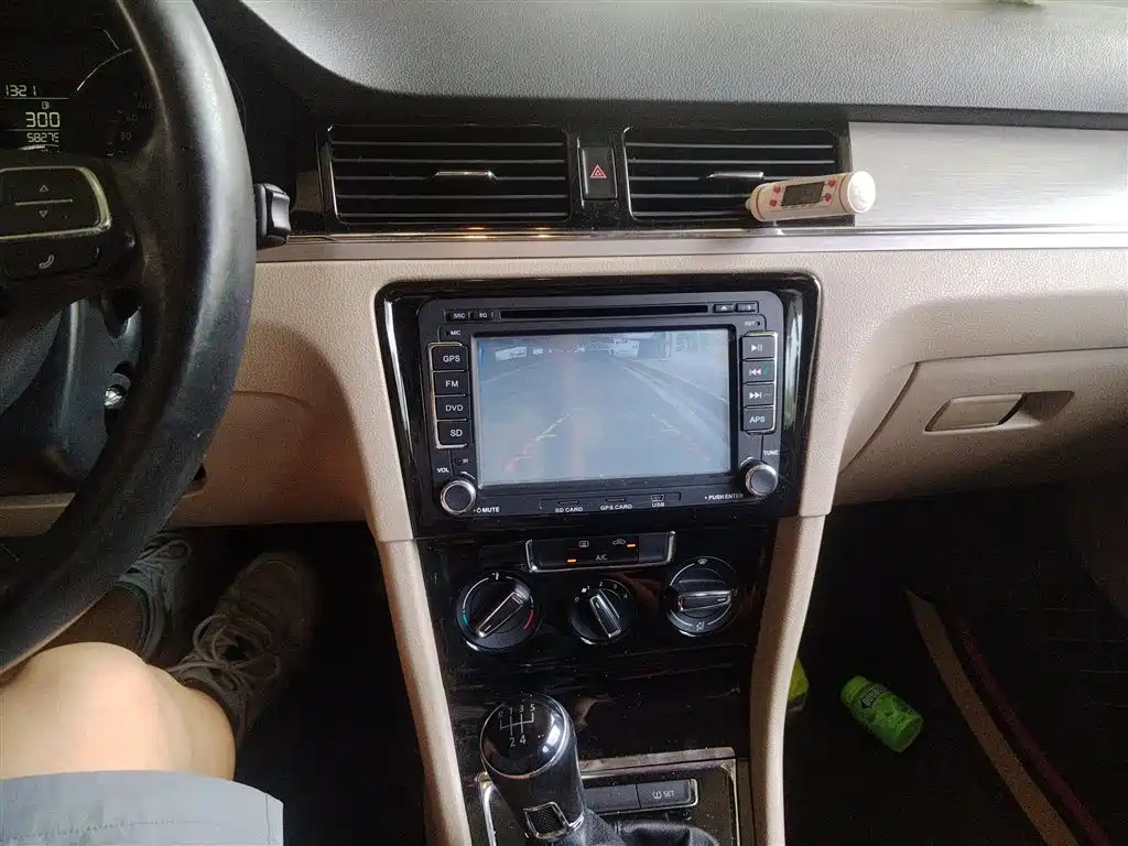 VOLKSWAGEN BORA 2015