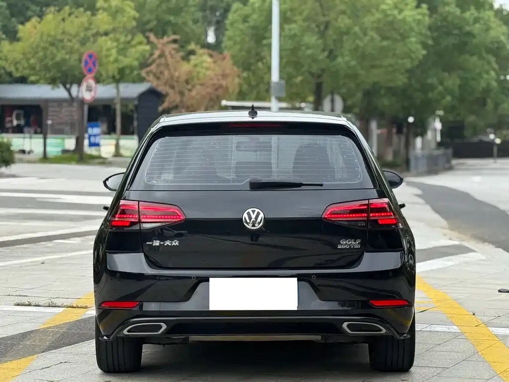 VOLKSWAGEN GOLF 2020