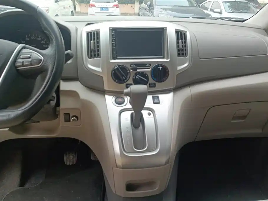 NISSAN NV200 2018