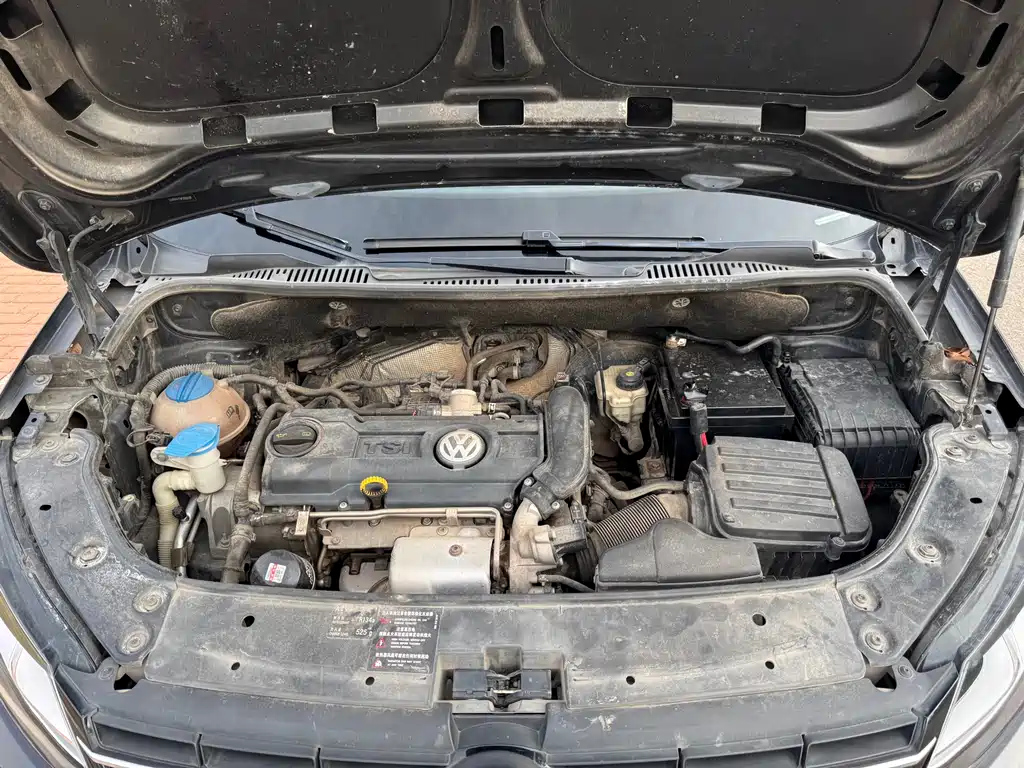 VOLKSWAGEN TOURAN 2015