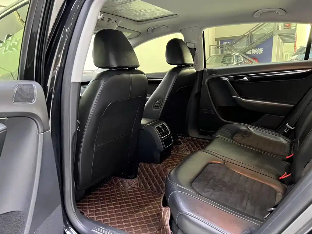 VOLKSWAGEN MAGOTAN 2015