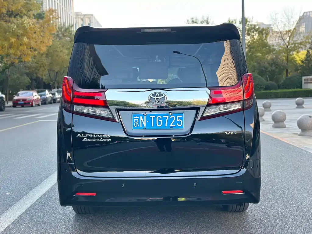TOYOTA ALPHARD 2018