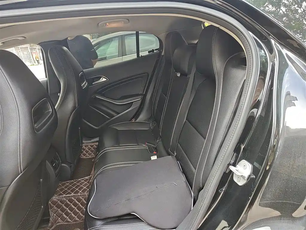 MERCEDES BENZ GLA 2015