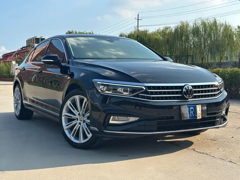 VOLKSWAGEN MAGOTAN 2023