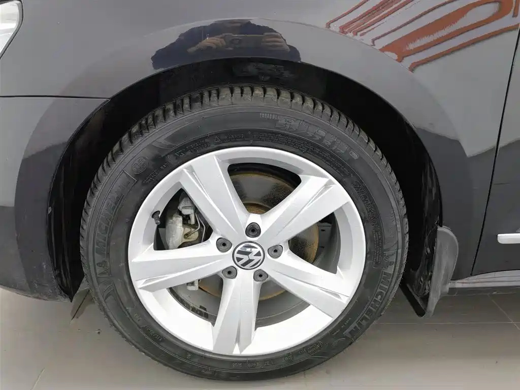 VOLKSWAGEN PASSAT 2013