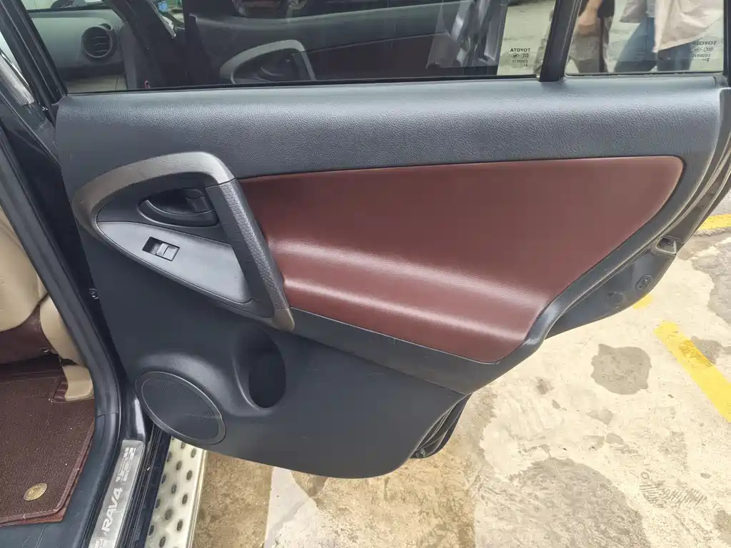 TOYOTA RAV4 RONGFANG 2013