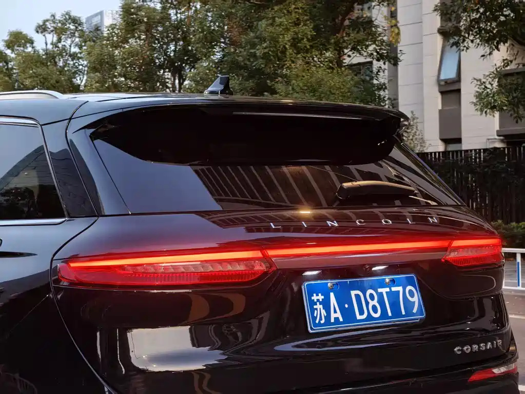 LINCOLN ADVENTURER 2021