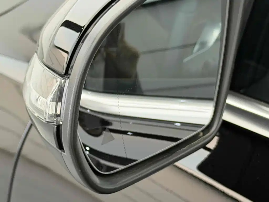 MERCEDES BENZ GLB 2025