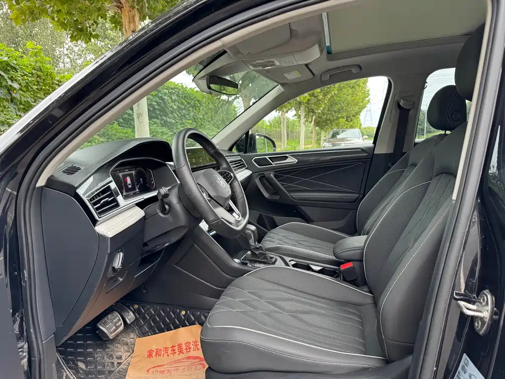 VOLKSWAGEN TIGUAN L 2023