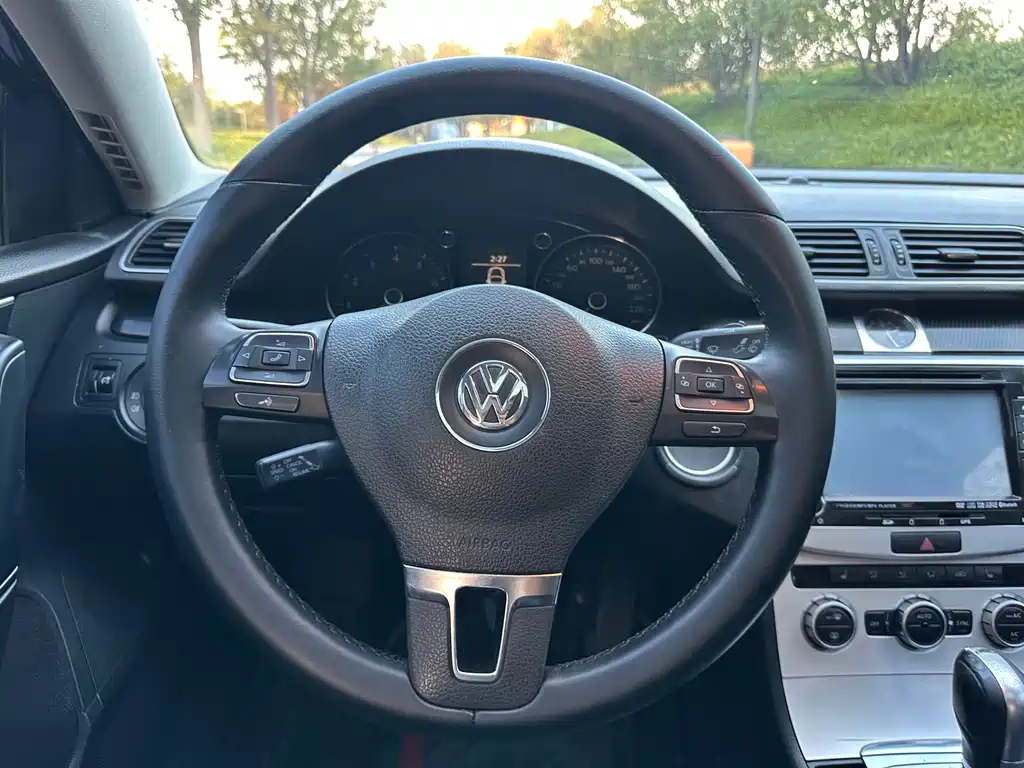 VOLKSWAGEN MAGOTAN 2012