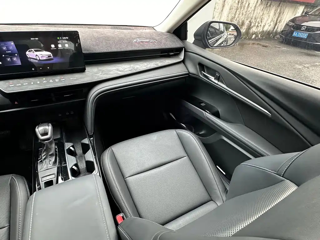 TOYOTA CAMRY 2024