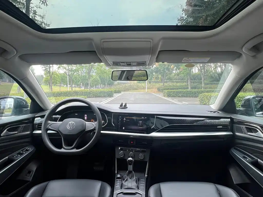 VOLKSWAGEN PASSAT 2023