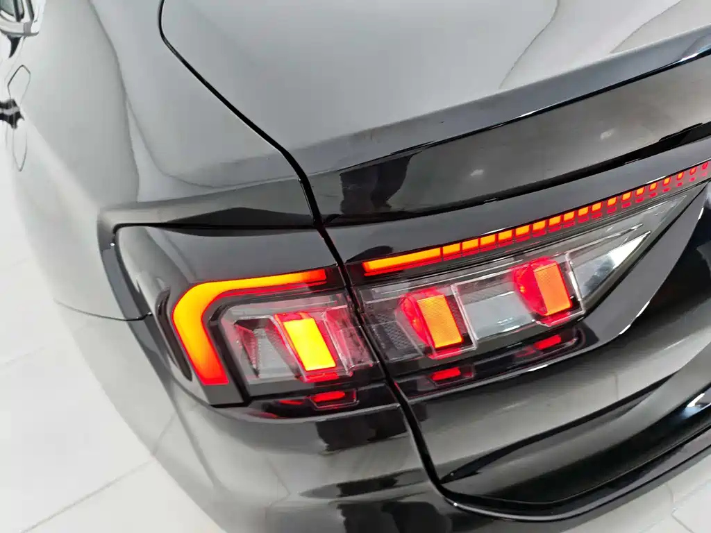 FORD MONDEO 2025