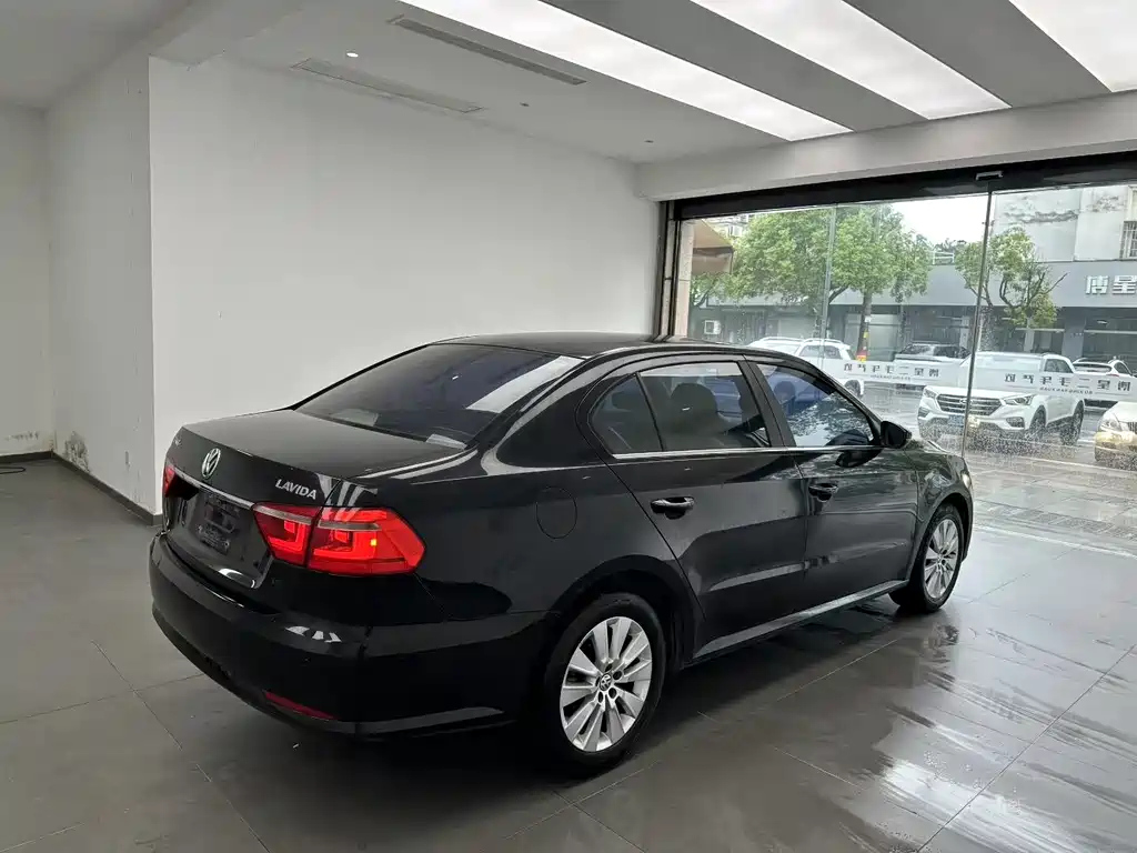 VOLKSWAGEN LAVIDA 2013