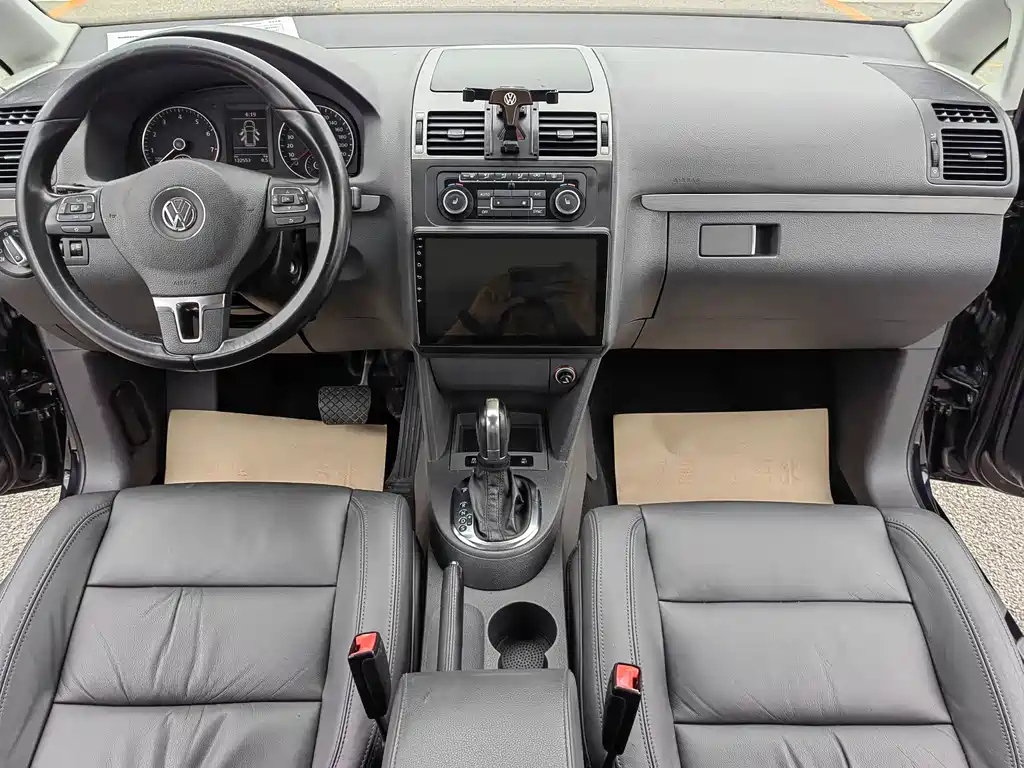 VOLKSWAGEN TOURAN 2013