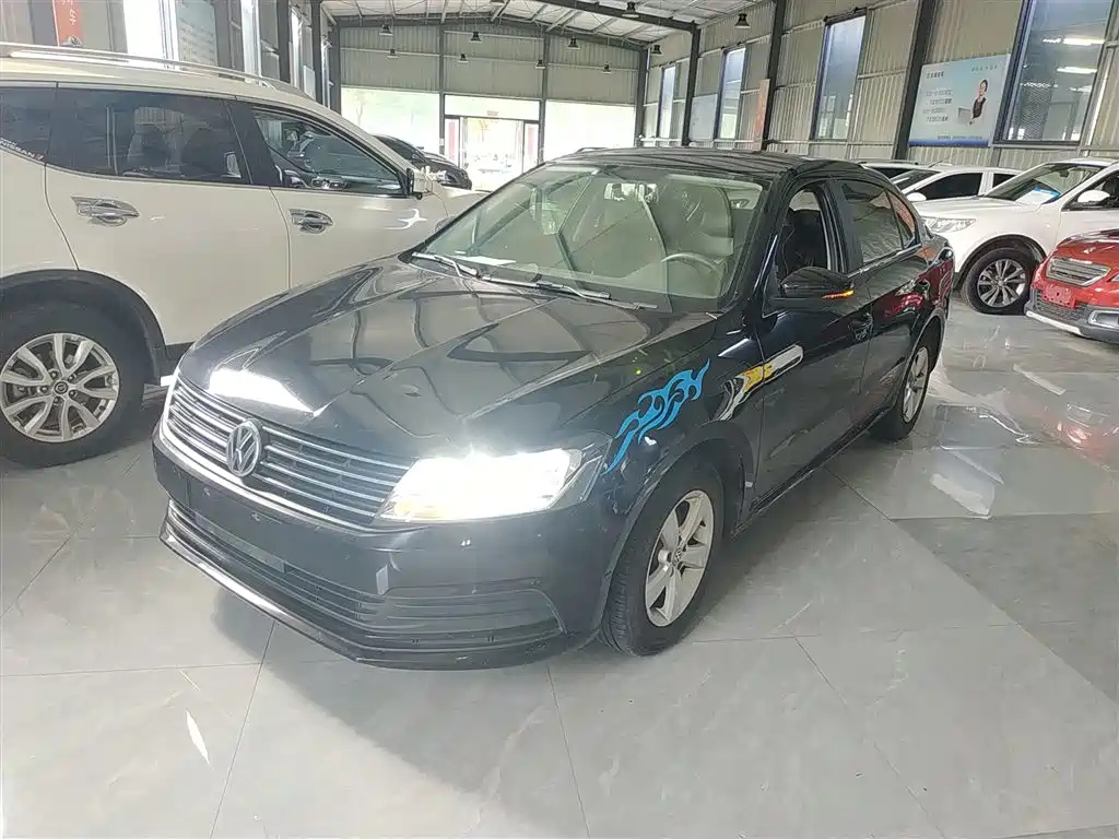 VOLKSWAGEN LAVIDA 2015