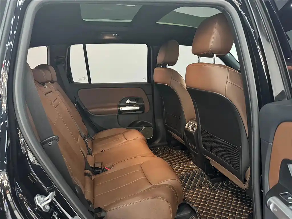 MERCEDES BENZ GLB 2023