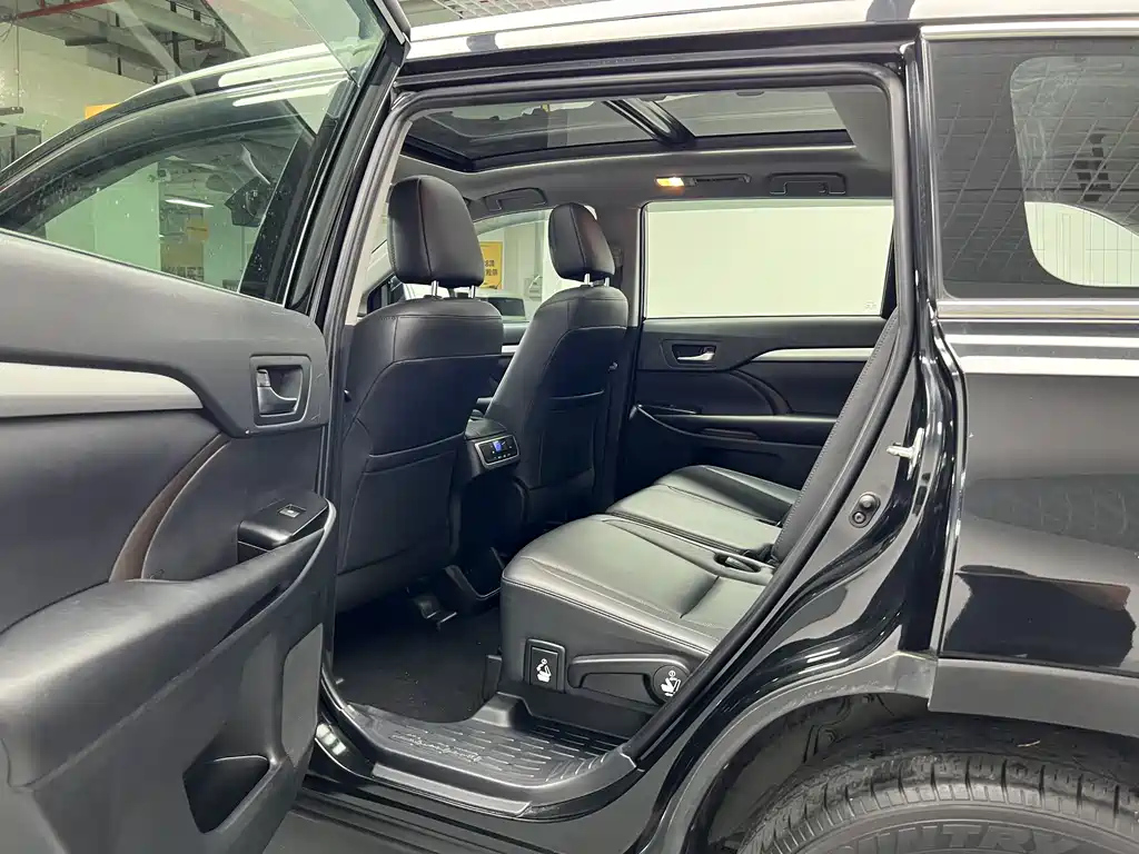 TOYOTA HIGHLANDER 2020