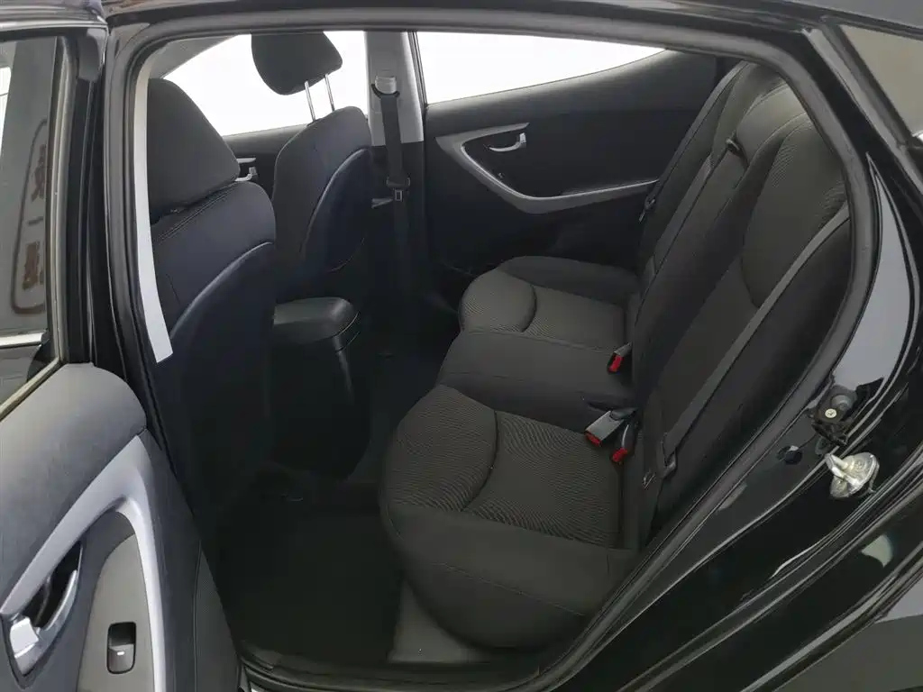 HYUNDAI ELANTRA 2016