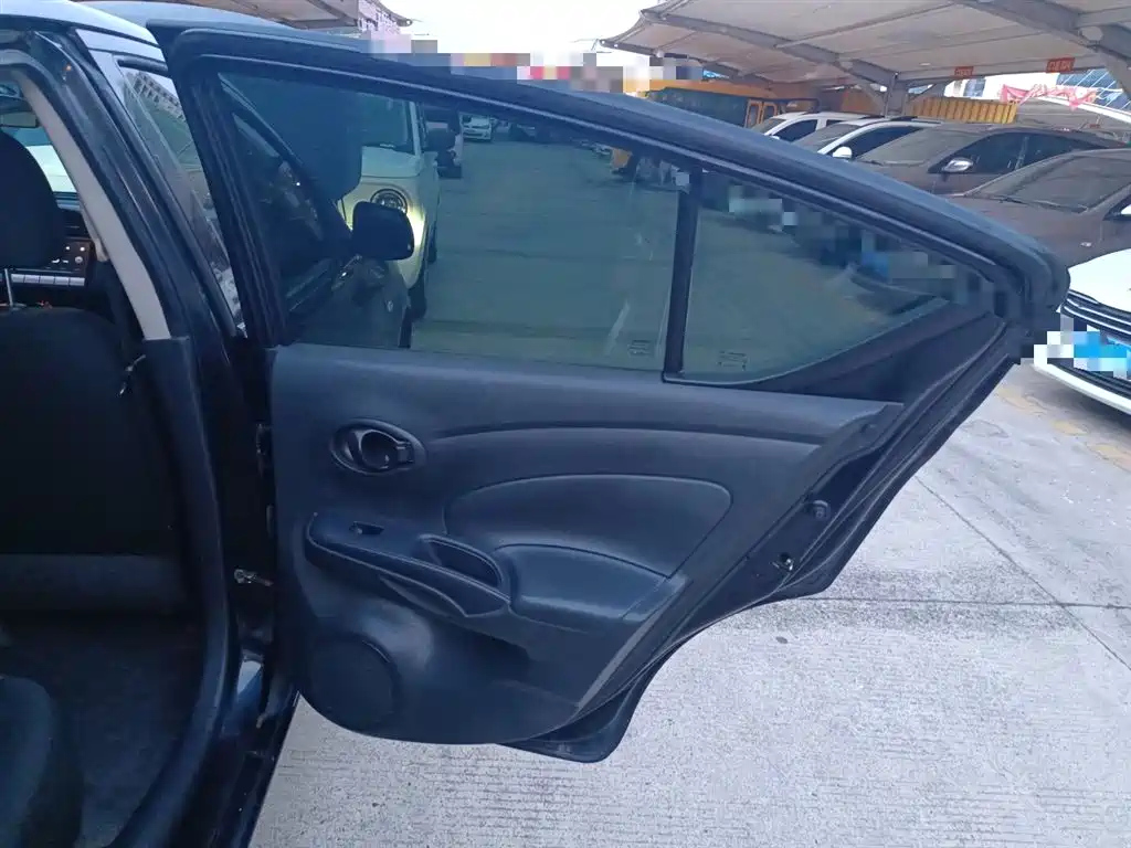 NISSAN SUNNY 2015