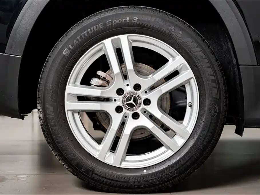 MERCEDES BENZ GLB 2023