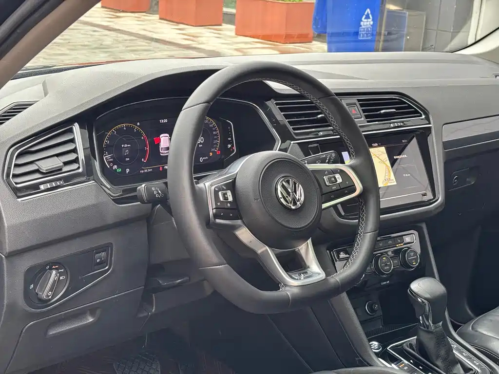 VOLKSWAGEN TIGUAN L 2021