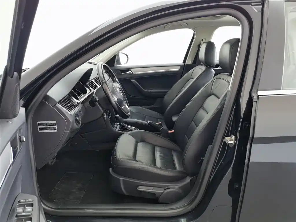 VOLKSWAGEN BORA 2013