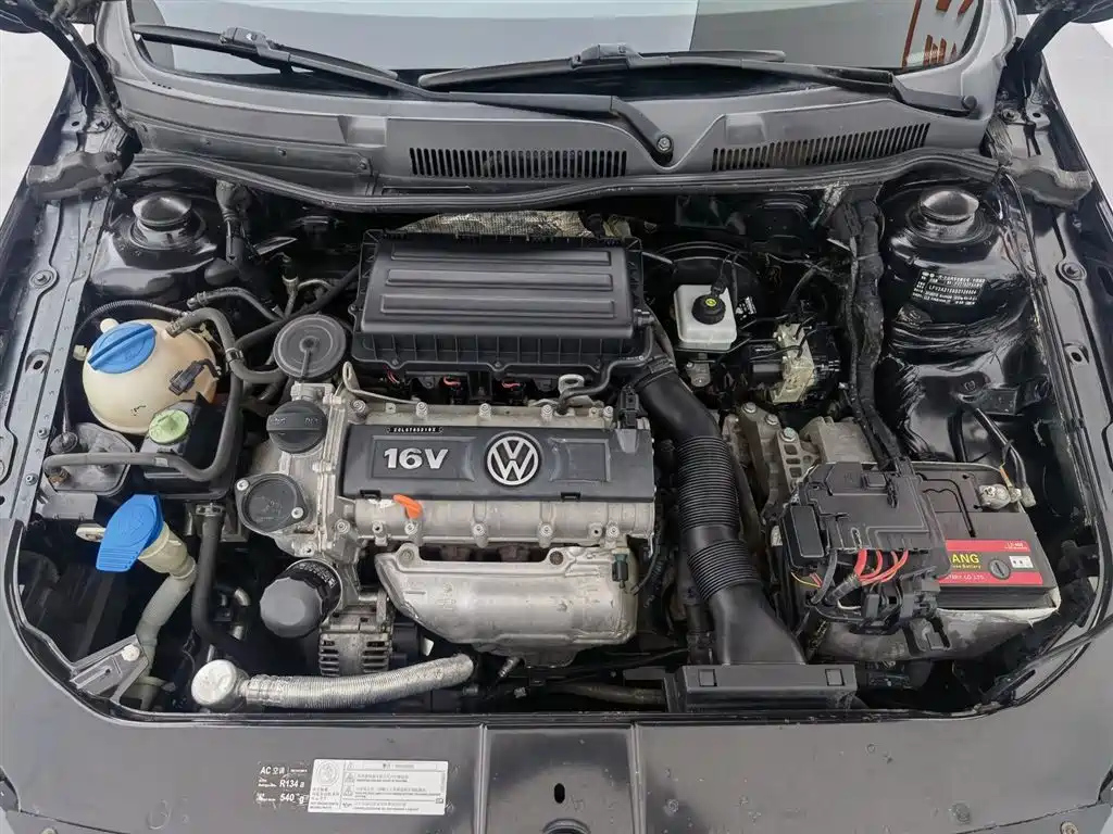 VOLKSWAGEN BORA 2013
