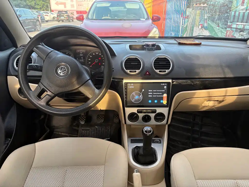 VOLKSWAGEN LAVIDA 2013