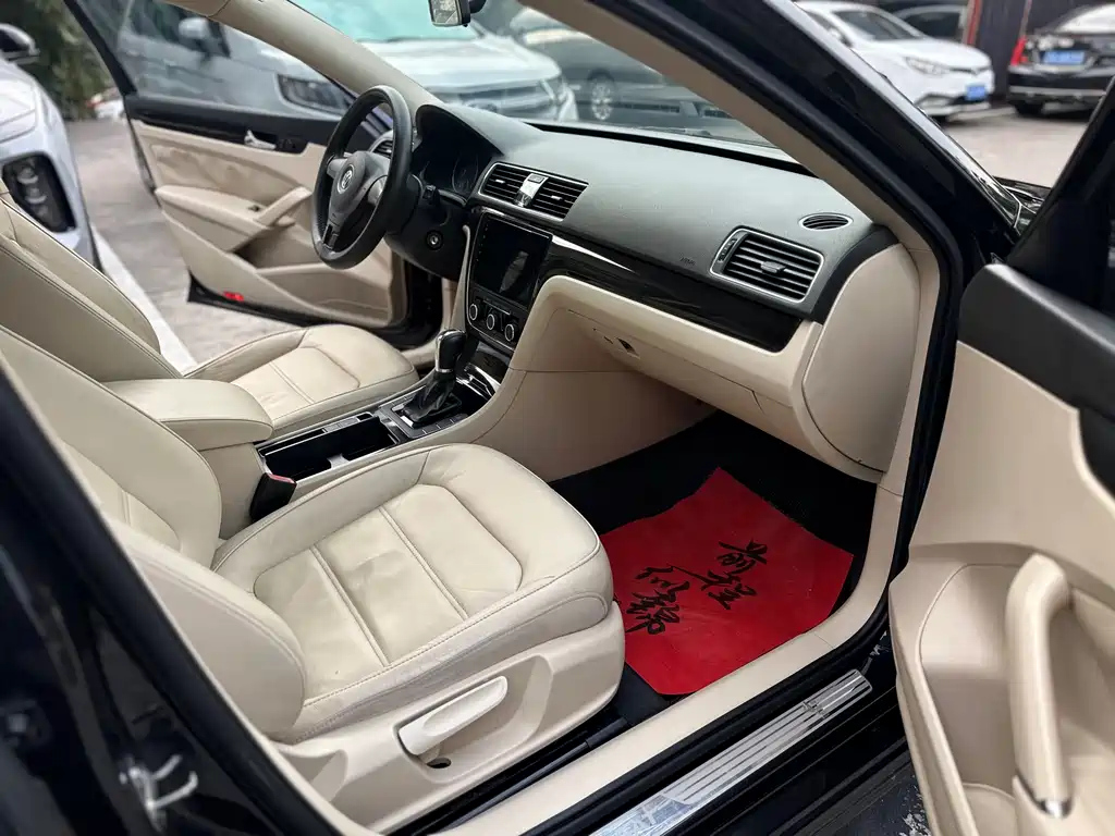 VOLKSWAGEN PASSAT 2014