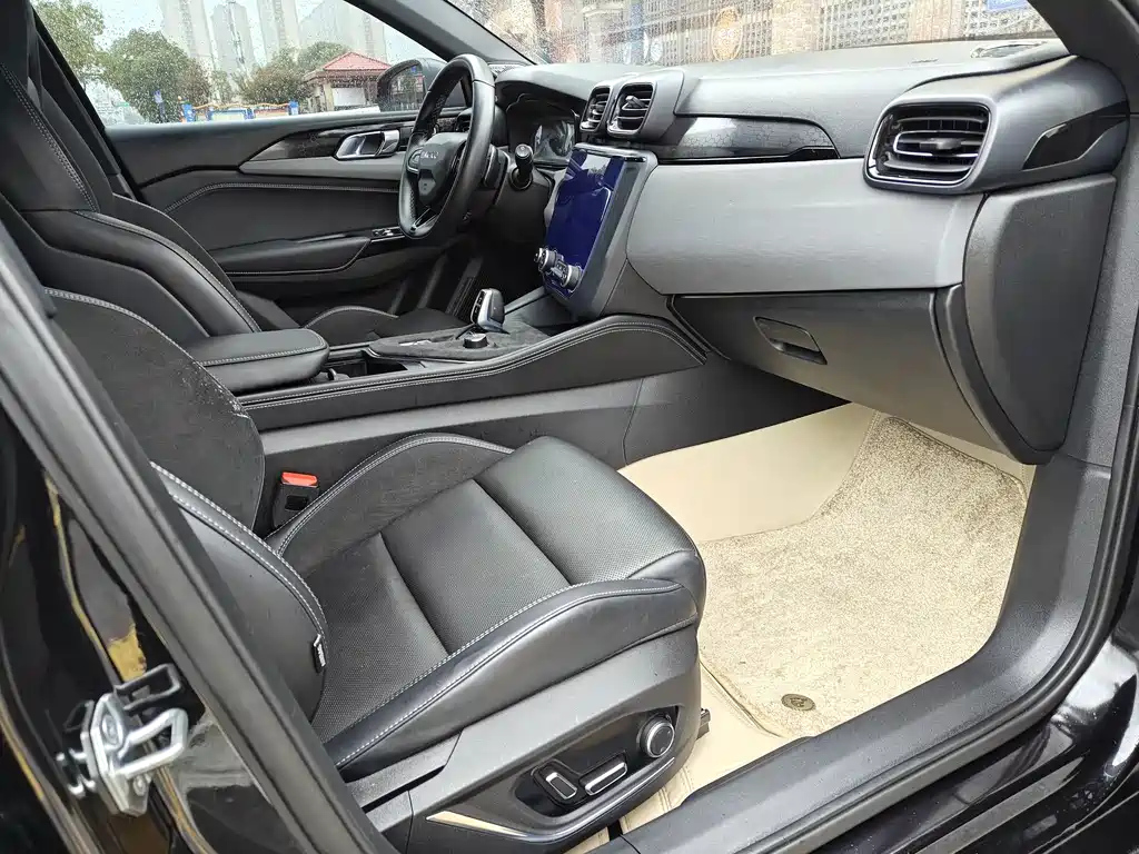 LYNK&CO 02 HATCHBACK 2022