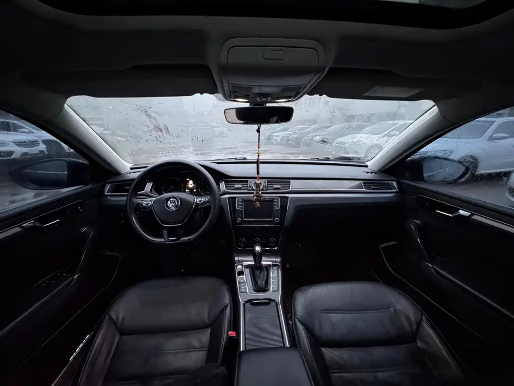VOLKSWAGEN PASSAT 2017