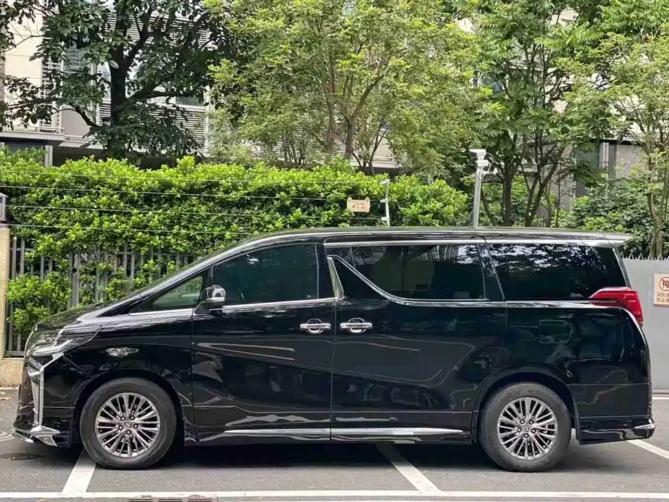 TOYOTA ALPHARD 2015